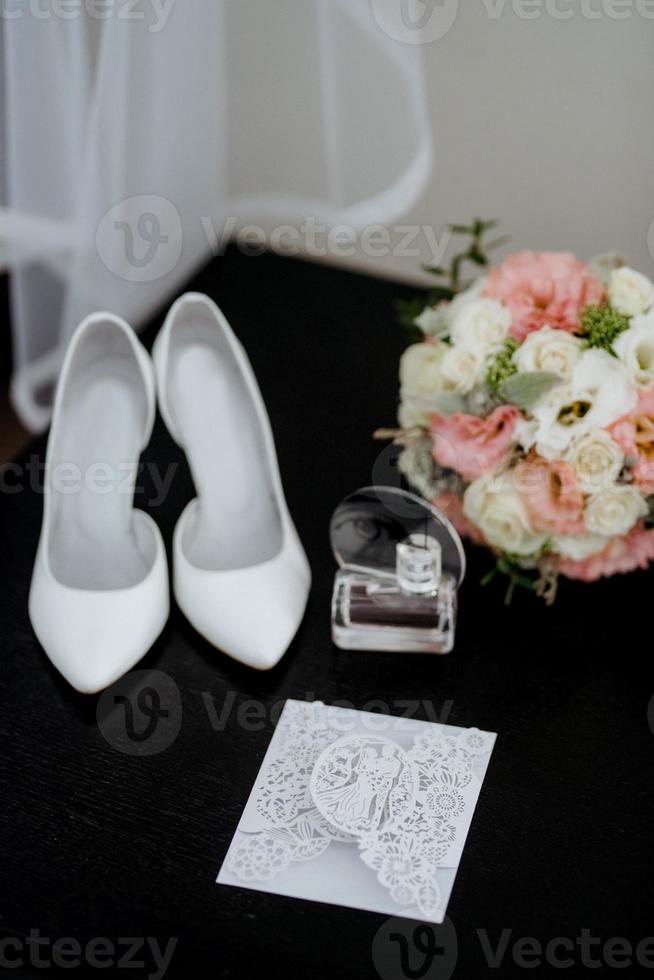 chaussures de mariage de la mariée, belle mode photo