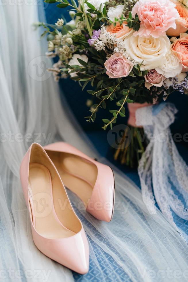 chaussures de mariage de la mariée, belle mode photo