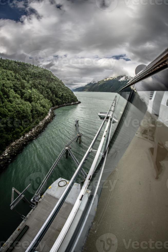 beau paysage de bateau de croisière en Alaska photo