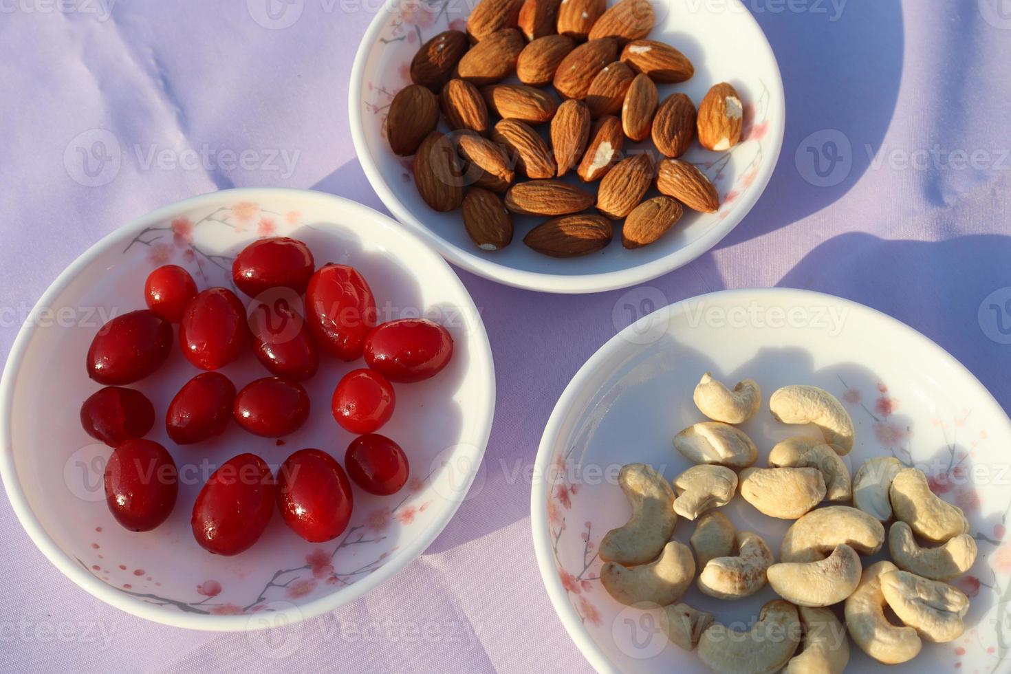 noix de cajou au chary et bouillon d'amandes photo