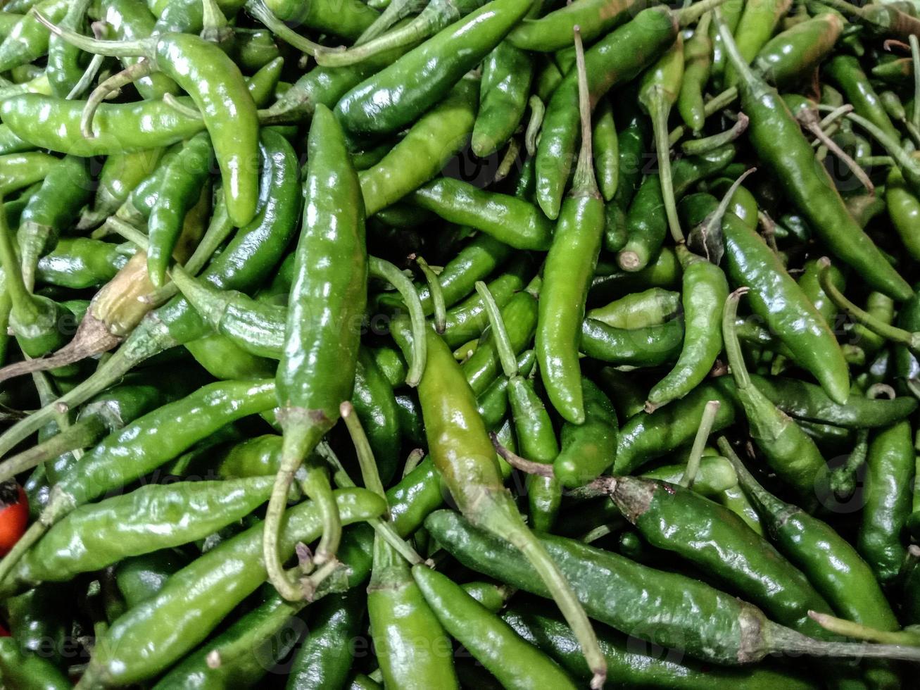 bouillon de piment vert sain et épicé et piquant photo