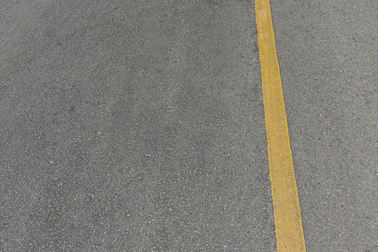 asphalte route avec marquage lignes blanc rayures texture Contexte. photo