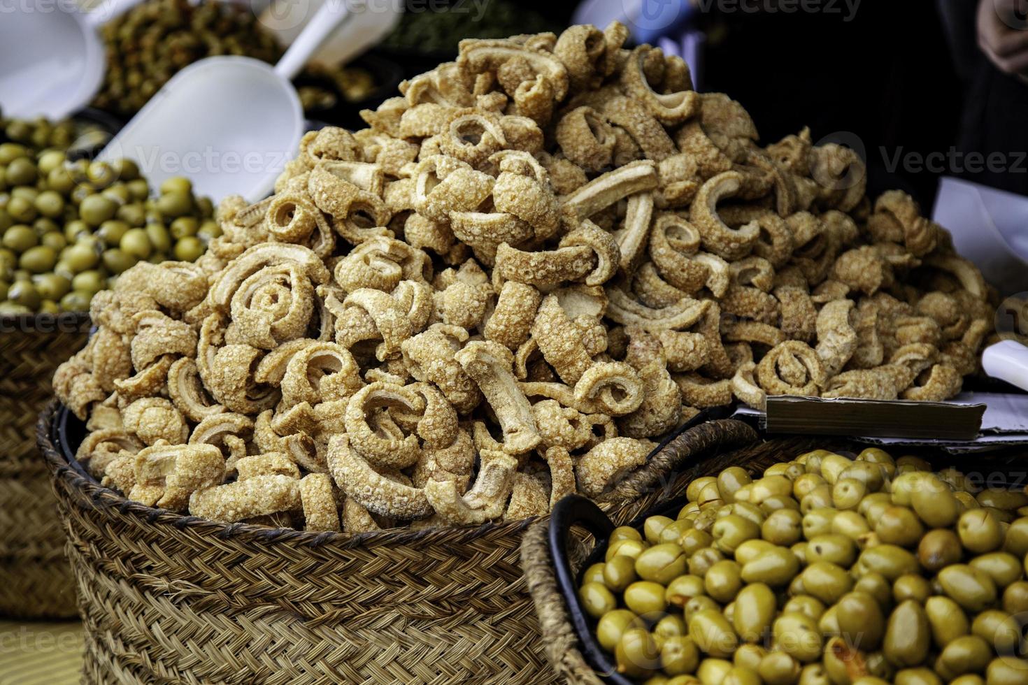 olives dans un marché photo