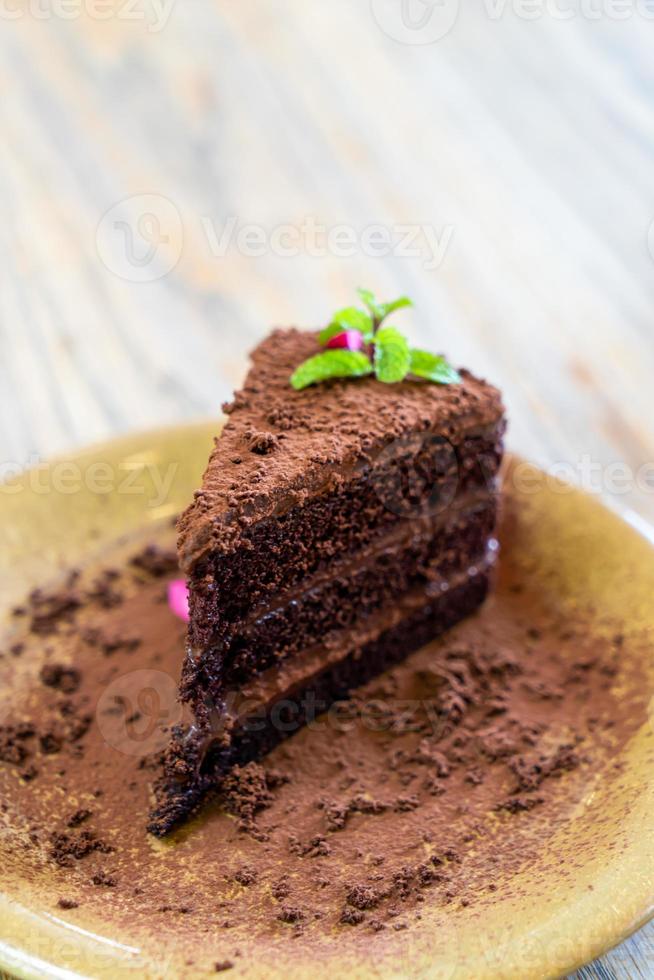 gâteau au chocolat à la menthe sur assiette dans un café et un restaurant photo