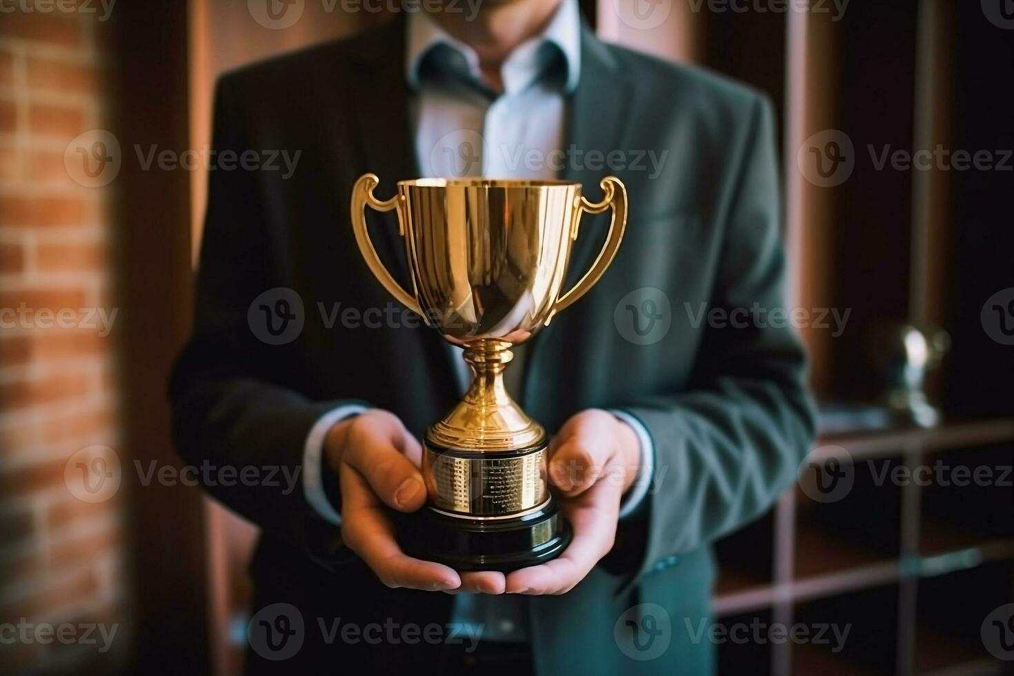 homme d'affaire montrant trophée à spectacle victoire.générative ai. photo