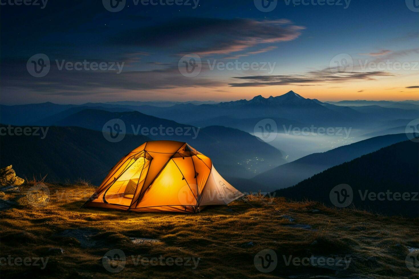 un Orange embrasé tente parmi une Montagne soir ou de bonne heure Matin ai généré photo