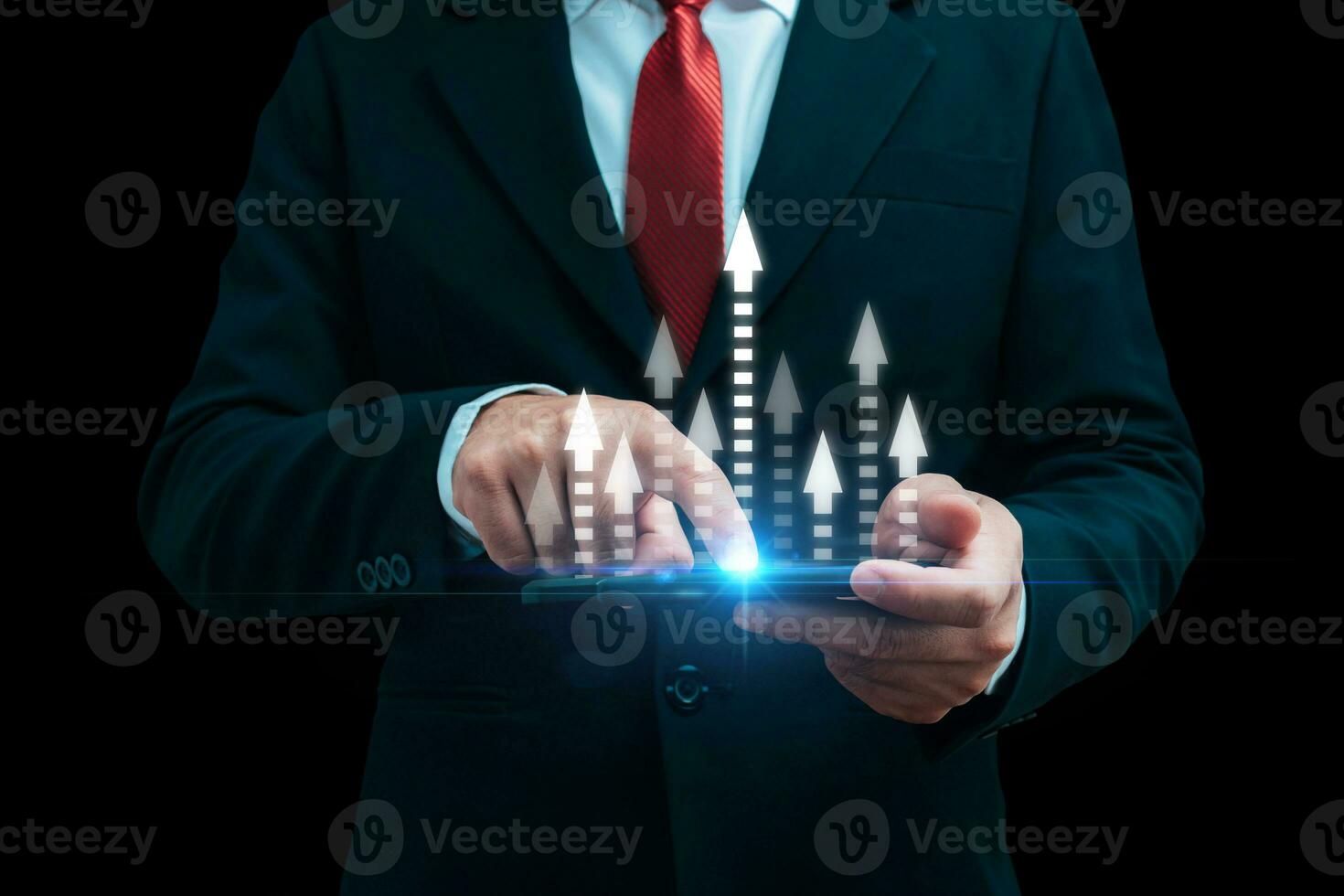 affaires homme dans costume investisseur en utilisant mobile téléphone avec virtuel graphique graphique diagramme, finance, tendance analyse, numérique commercialisation, entreprise stratégie, affaires développement, investissement plan stratégie concept photo