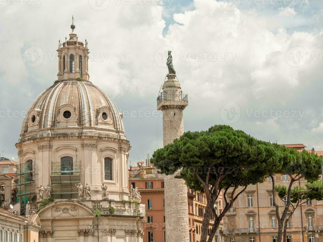 le ville de Rome dans dans Italie photo