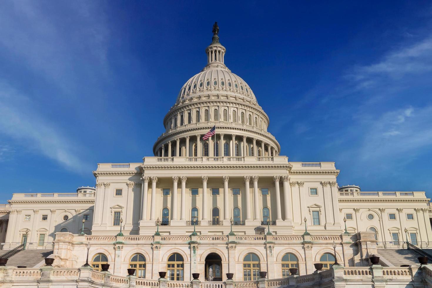 le Capitole des États-Unis d'Amérique par une journée ensoleillée. Washington DC, États-Unis. photo