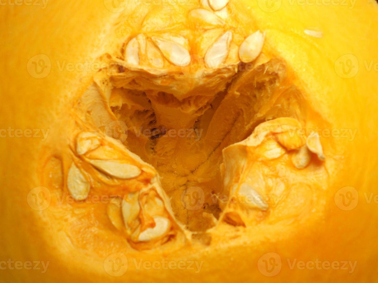 l'image montre la graine de citrouille jaune entière de légume photo