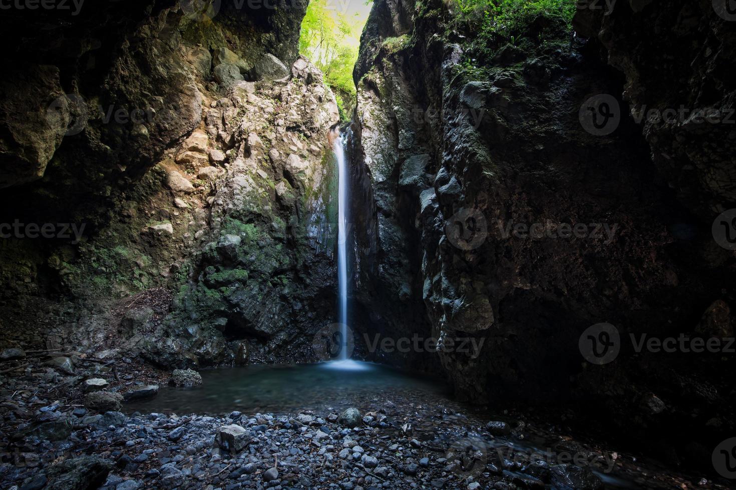 grotte des partisans dans la vallée de taleggio brembana bergamo italie photo