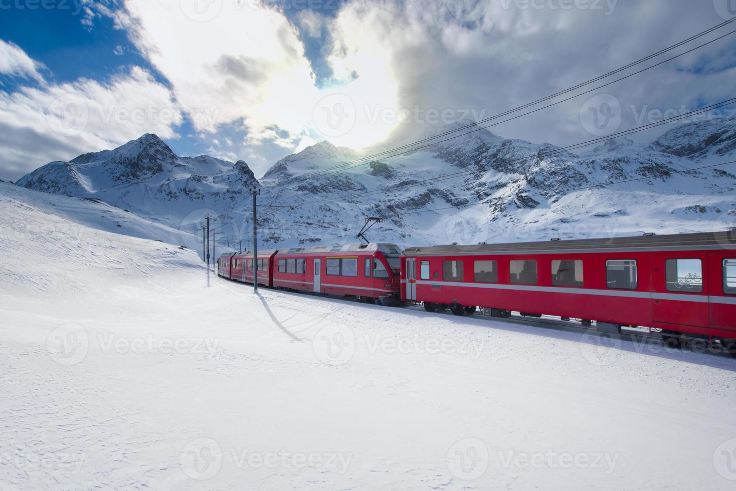 train de montagne suisse bernina express photo