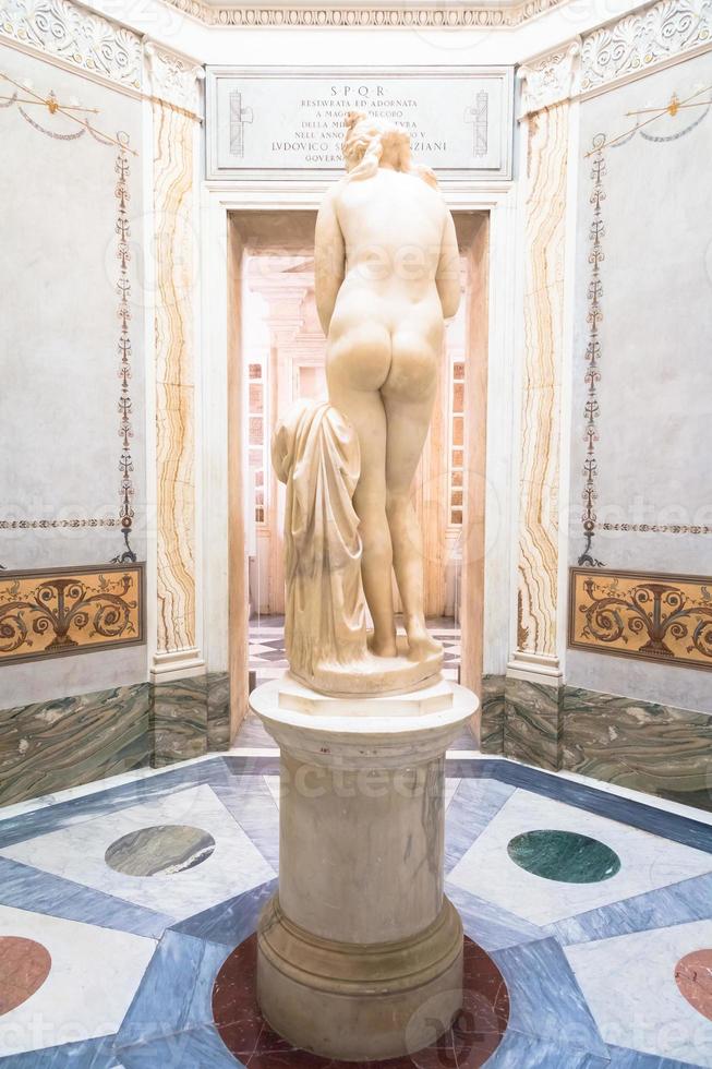 statue antique romaine de vénus capituline en marbre. Rome, Italie photo