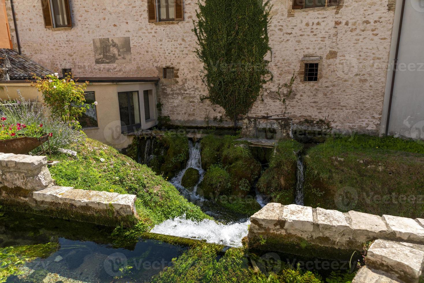 bâtiments de rasiglia, italie, 2020 photo