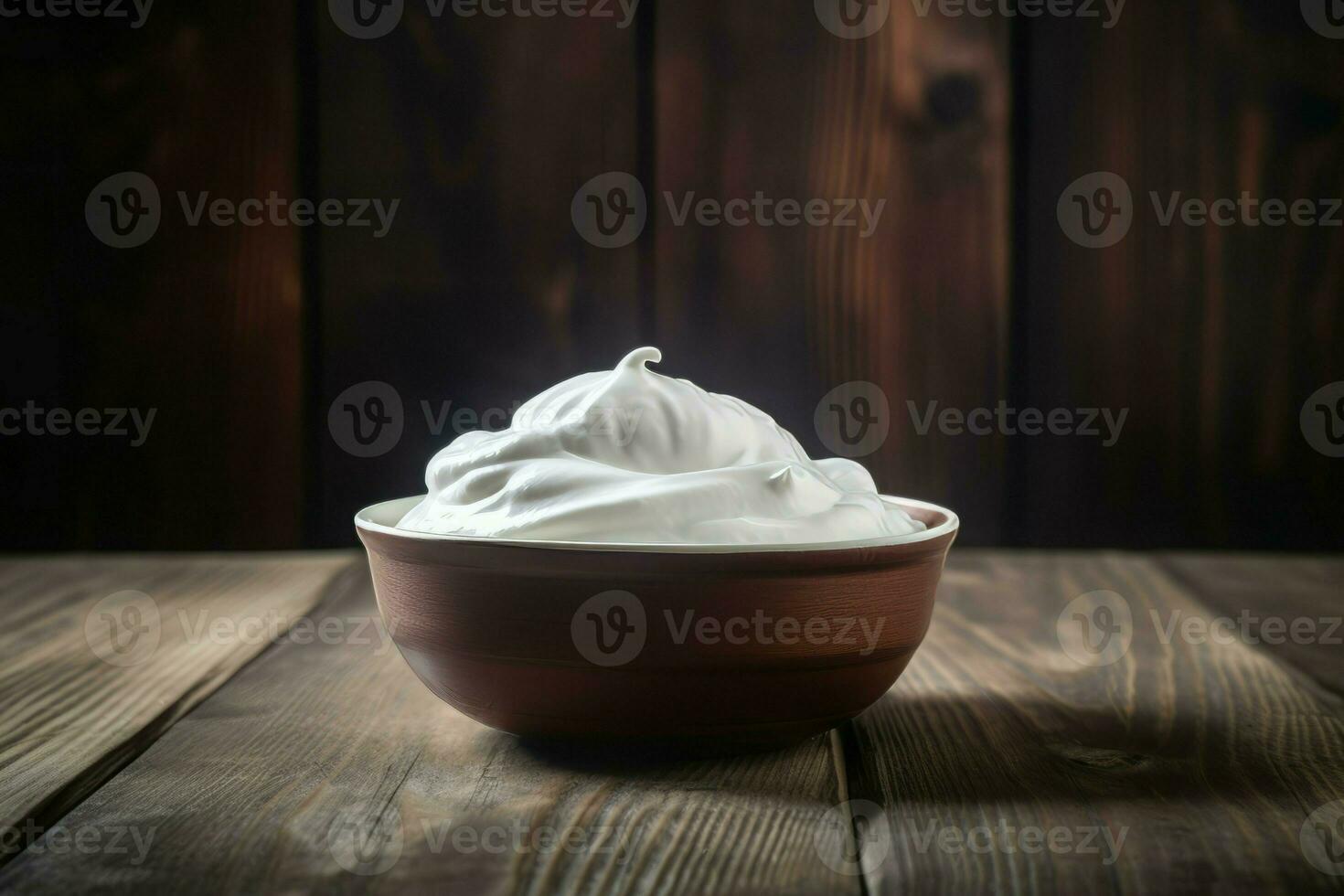 fouetté crème bol sur bois tableau. produire ai photo