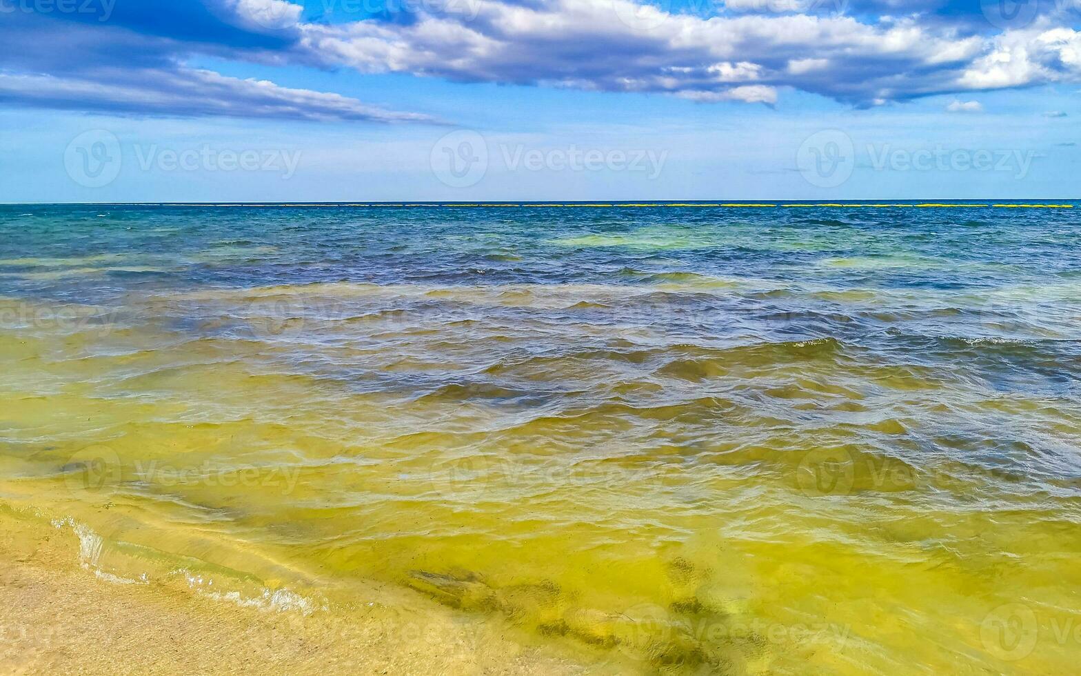 plage mexicaine tropicale eau turquoise claire playa del carmen mexique. photo