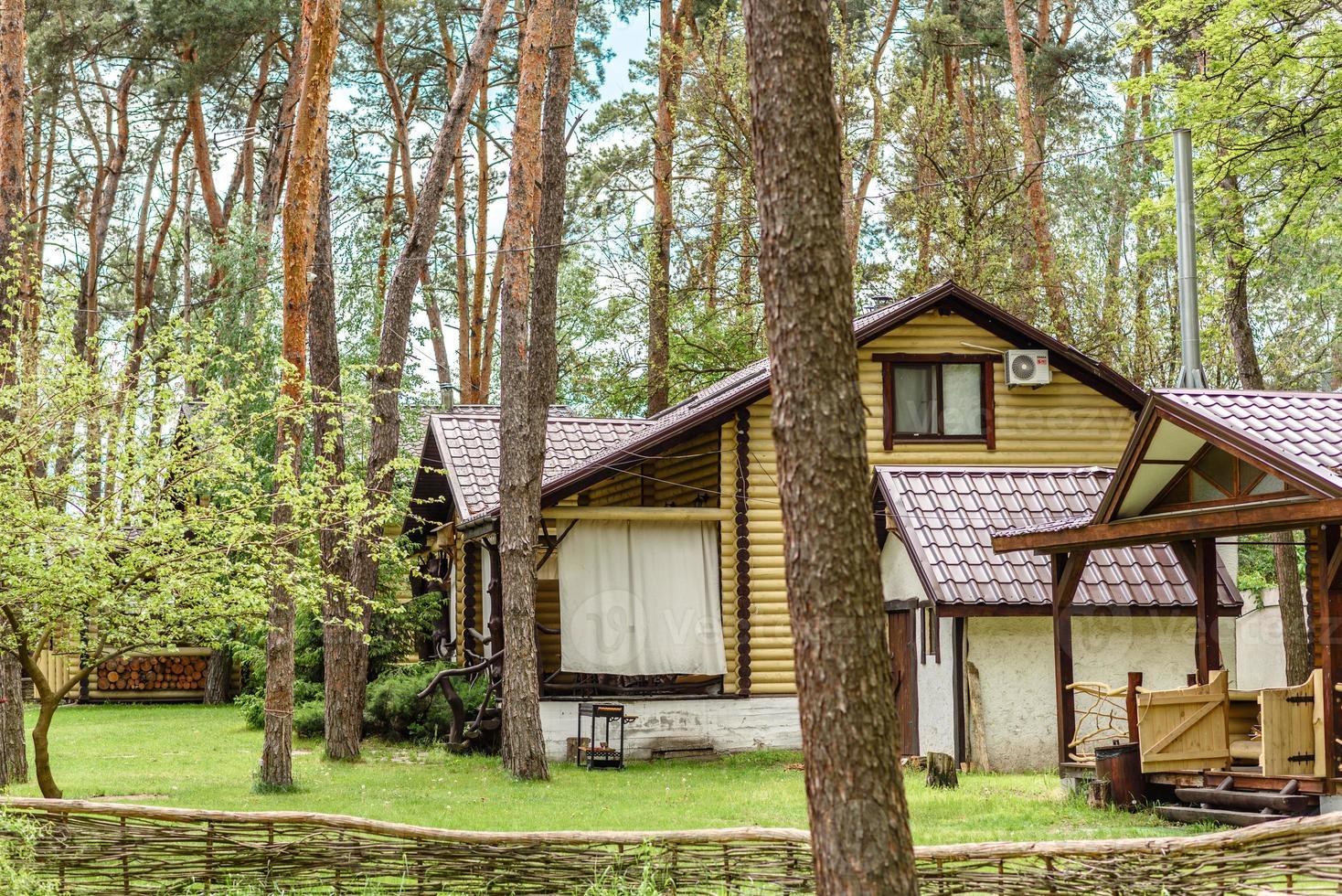 location de vacances forest lodge campagne cabane au bord du lac photo