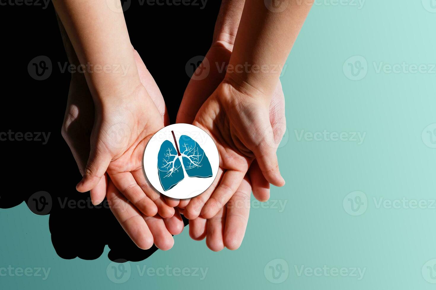 adulte et enfant mains en portant poumon, monde tuberculose jour, monde non le tabac jour, poumon cancer, coronavirus COVID-19 [feminine, pulmonaire hypertension, pneumonie, MPOC, éco air pollution, organe don concept photo