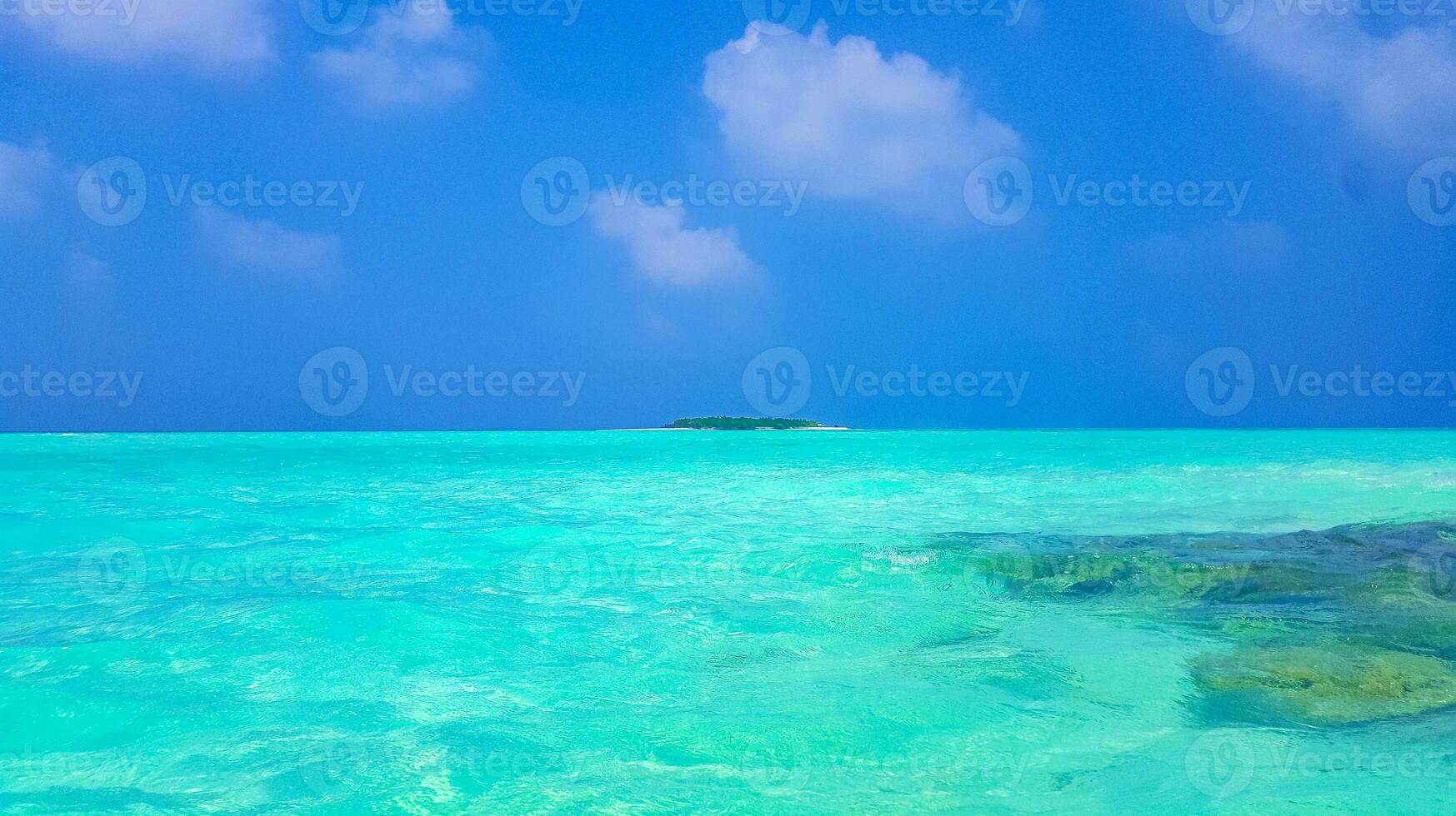îles de banc de sable turquoise tropicales naturelles madivaru finolhu atoll rasdhoo maldives. photo
