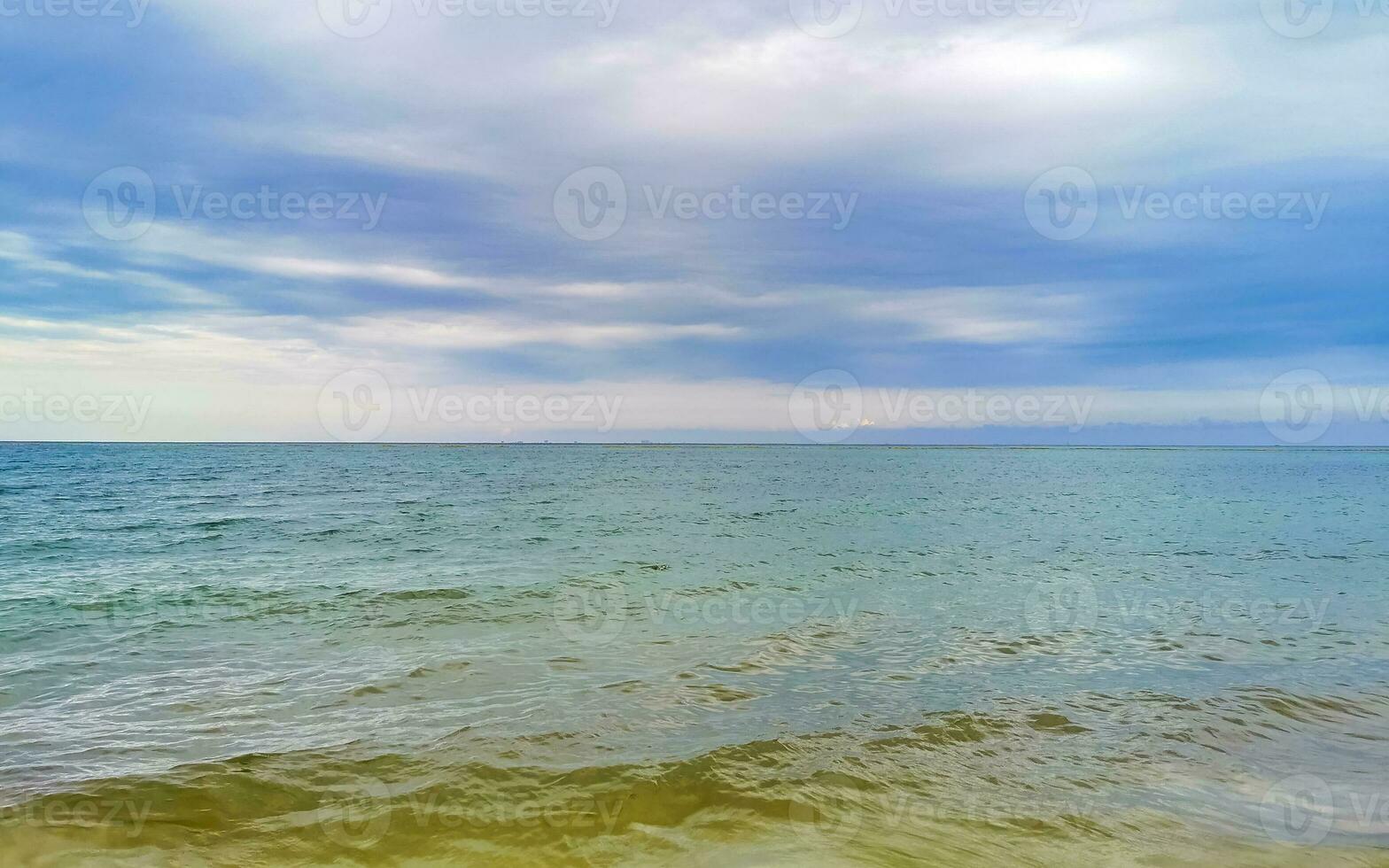 plage mexicaine tropicale eau turquoise claire playa del carmen mexique. photo