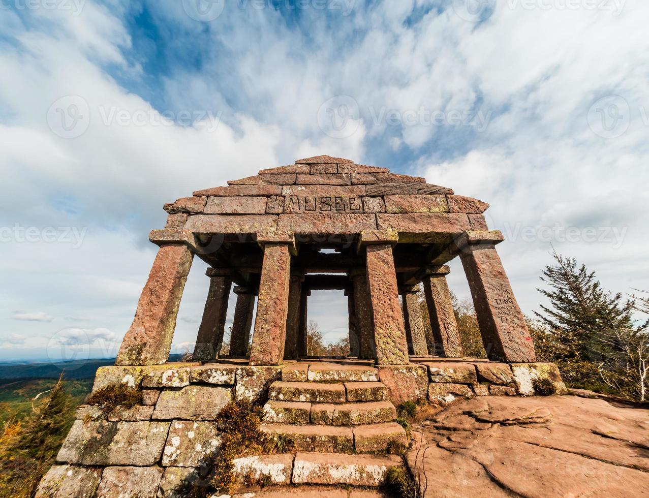 monument sur le sommet du donon dans les vosges, france photo