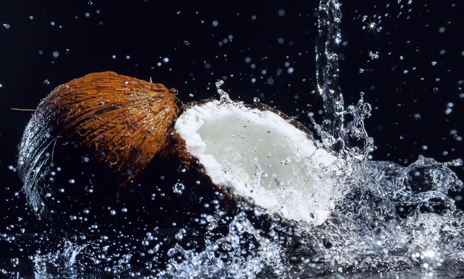 noix de coco sur la table photo