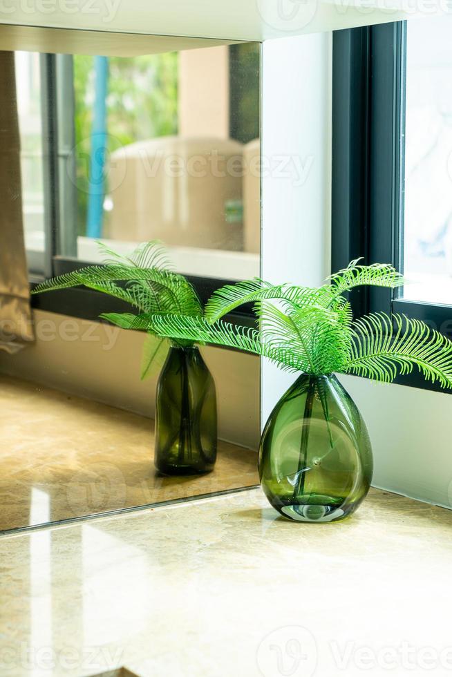 plante ou arbres en décoration de vase dans le salon photo