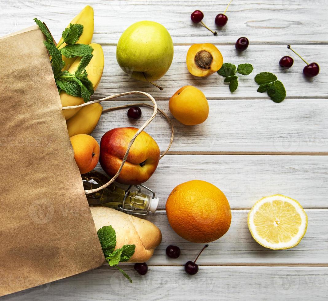 fond de nourriture saine. aliments sains dans un sac en papier photo