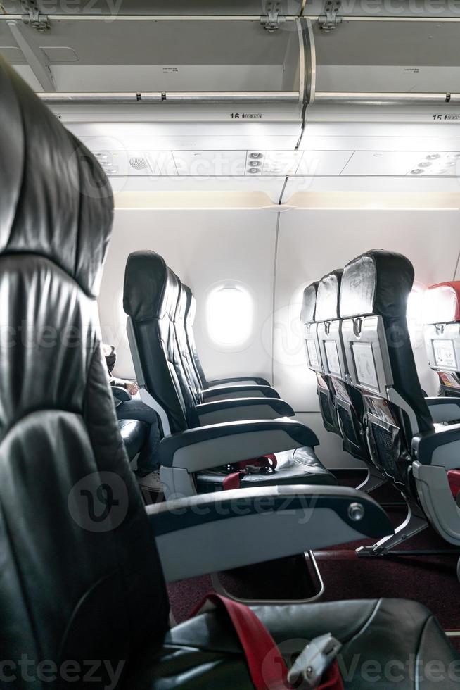 sièges d'avion et fenêtres vides photo