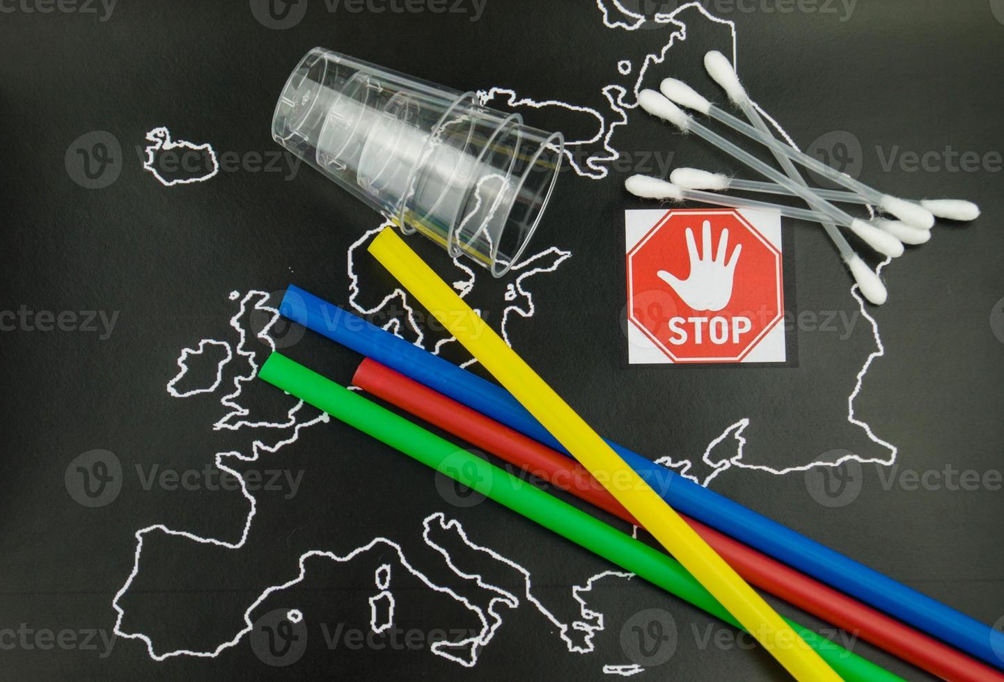 L'Europe interdit les pailles et la vaisselle en plastique à cause des microplastiques photo