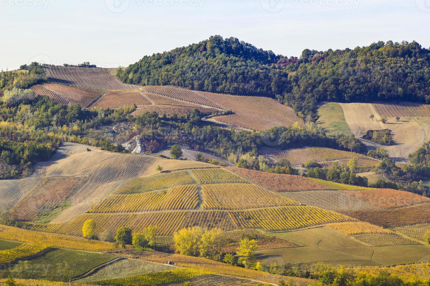 le paysage des collines de l'oltrepo pavese, italie photo