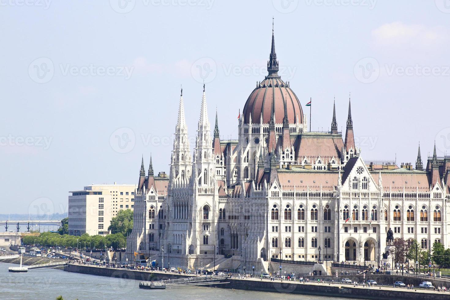 vue sur le parlement de budapest, hongrie photo