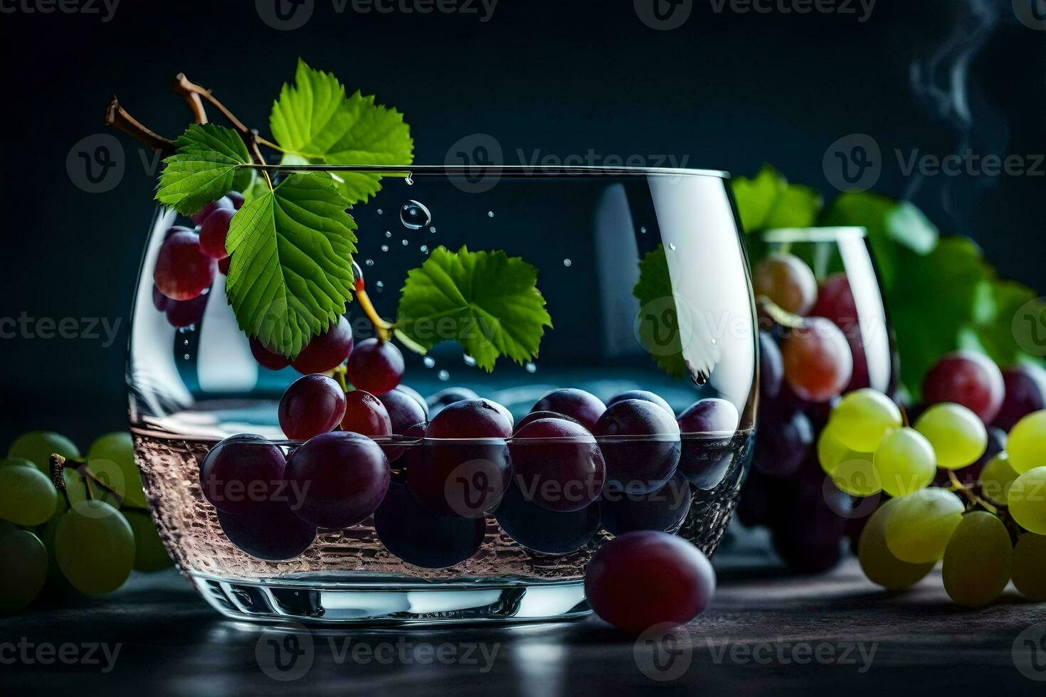 les raisins dans une verre avec l'eau et fumée. généré par ai photo