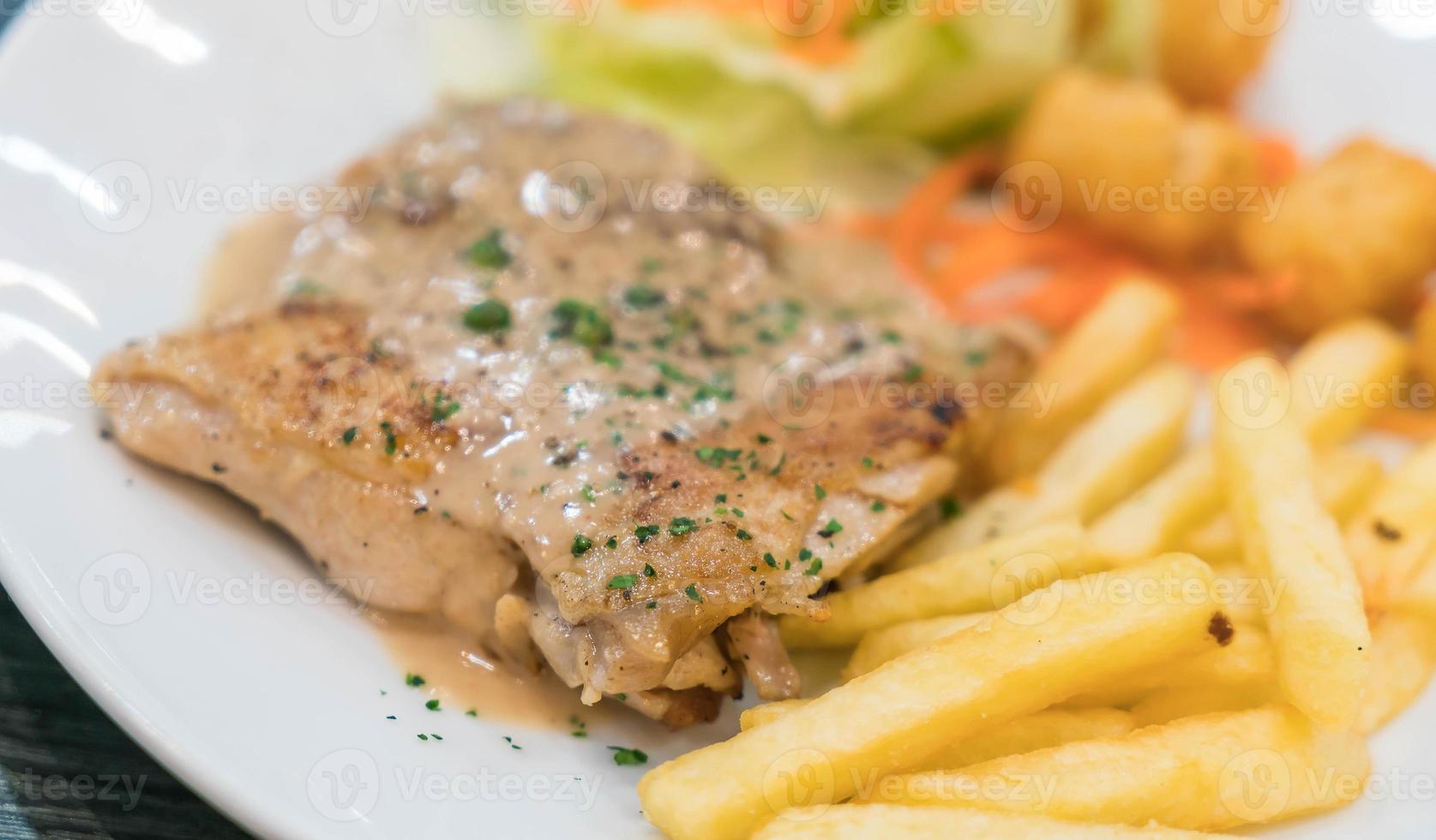 steak de poulet sauce aux poivrons photo