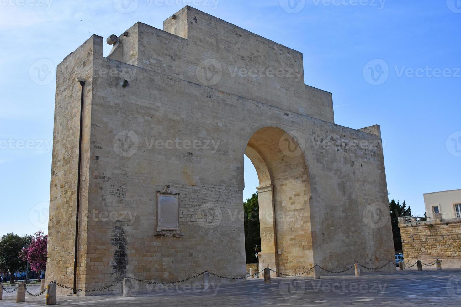 Italie, Lecce, ville à l'architecture baroque et églises et vestiges archéologiques. photo