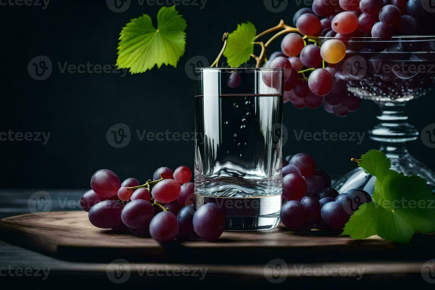 une verre de l'eau et les raisins sur une tableau. généré par ai photo