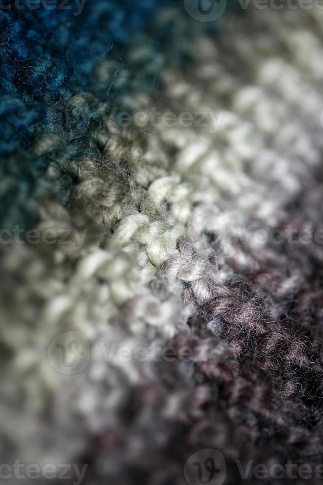 écharpe d'hiver colorée à la main avec de la laine d'alpagas close up photo