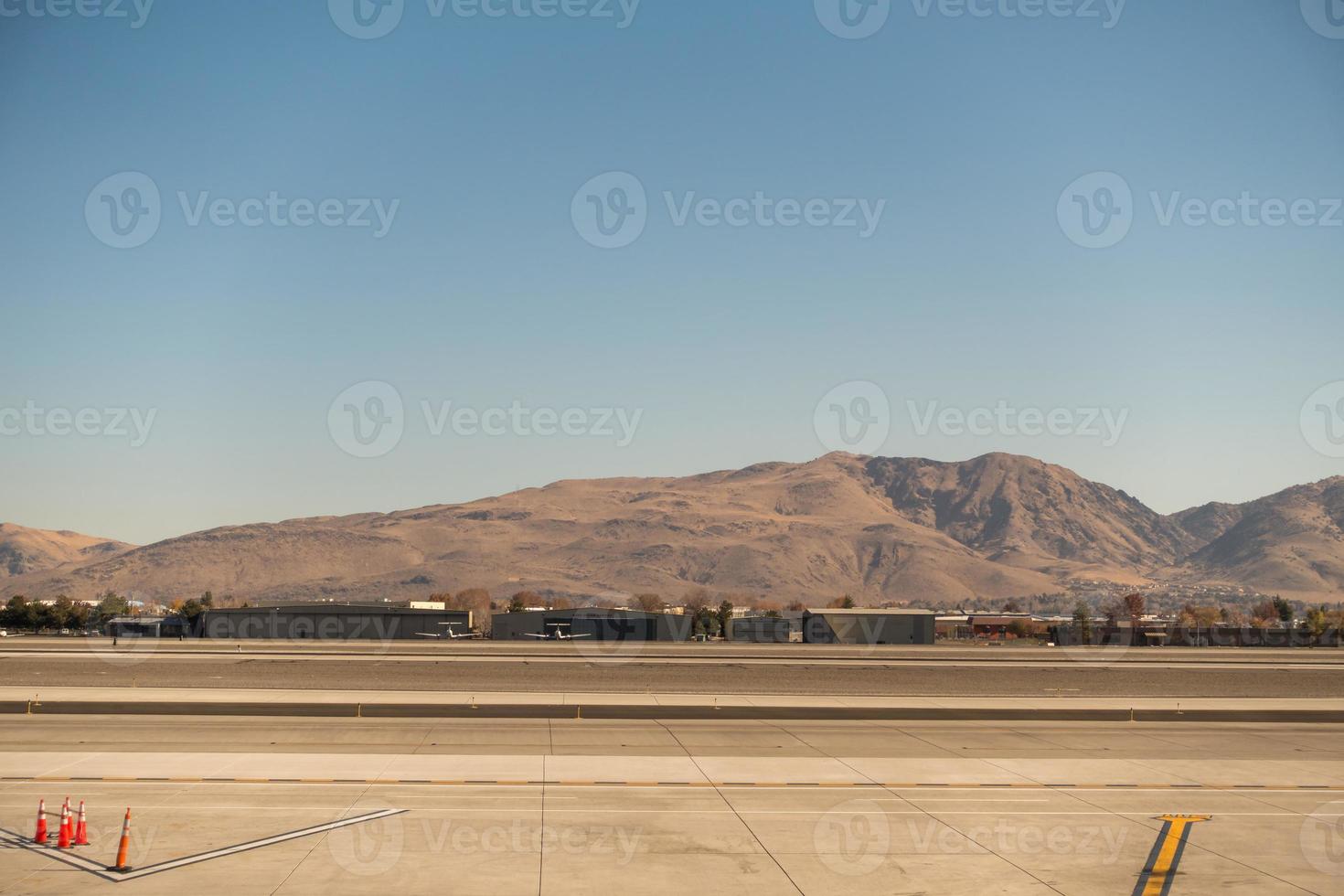 scènes autour de l'aéroport de reno nevada en novembre photo