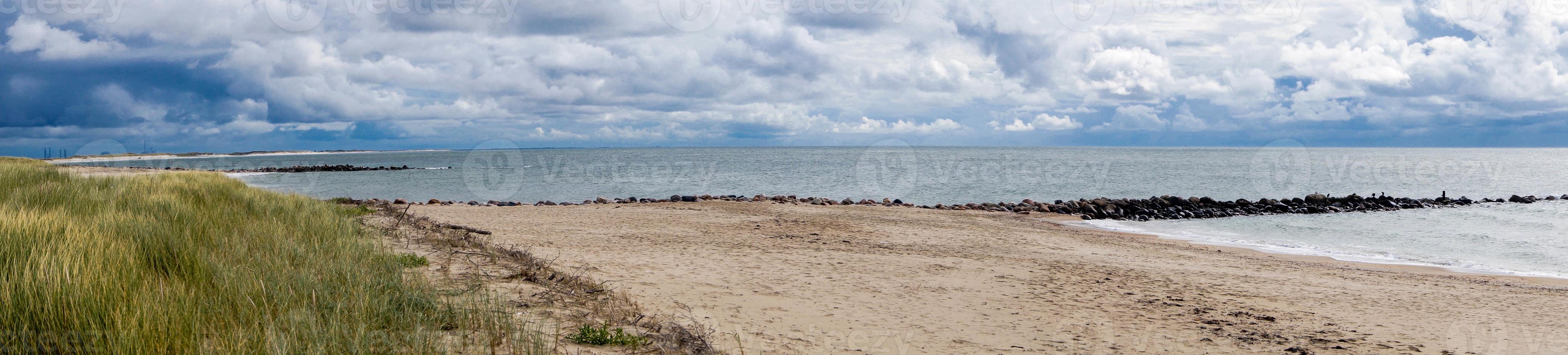 à la plage de blavand ho danemark photo