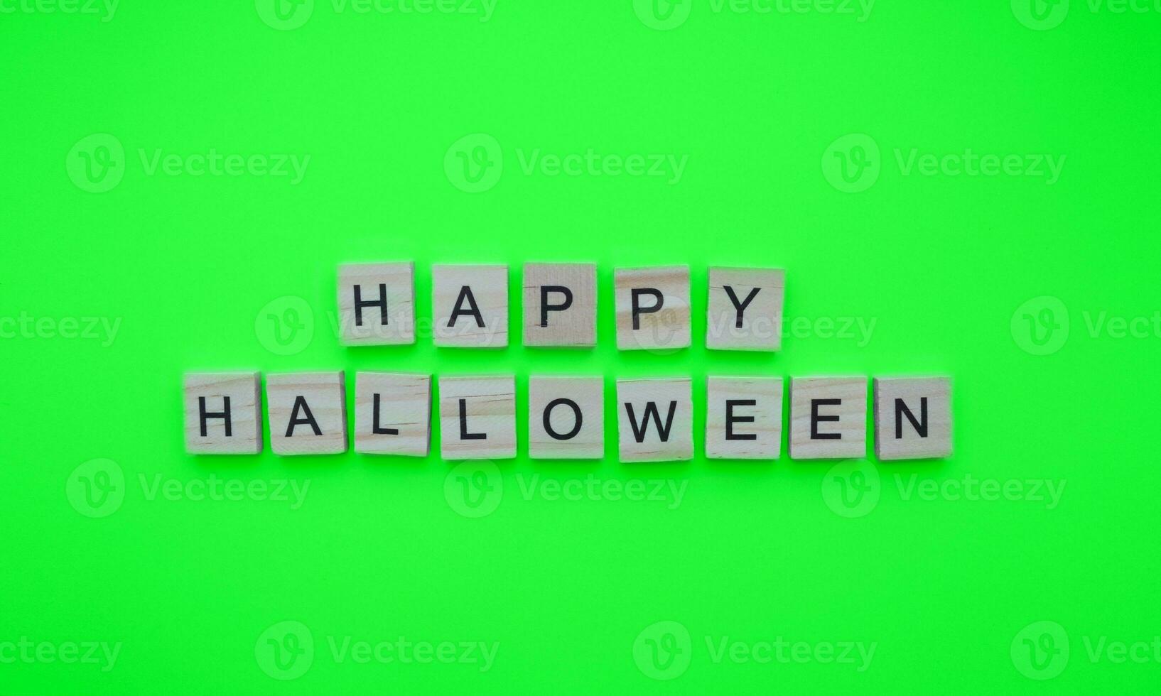 octobre 31, content Halloween, minimaliste bannière avec le une inscription dans en bois des lettres photo