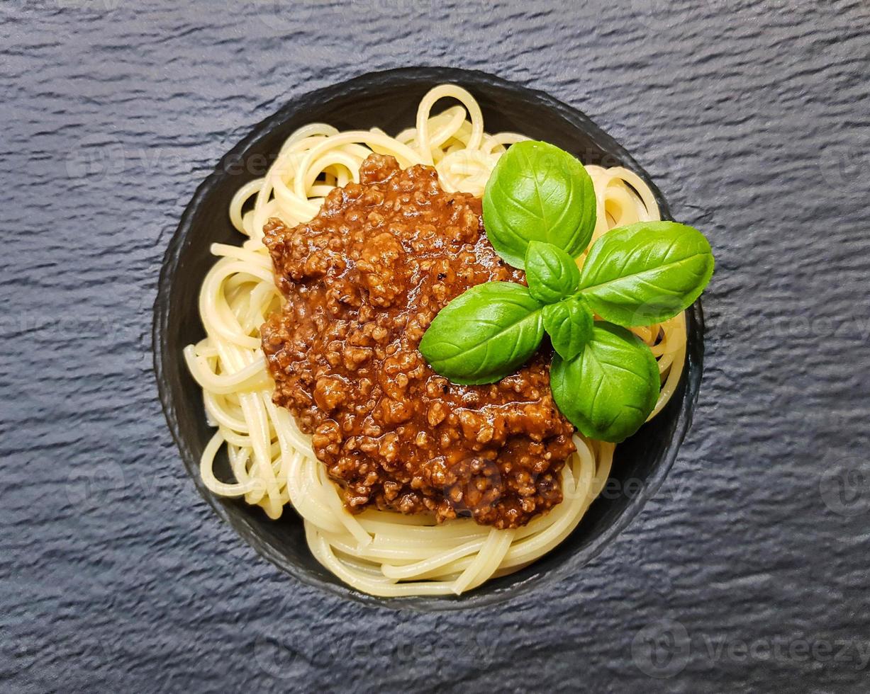 spaghetti bolognaise à la sauce tomate photo