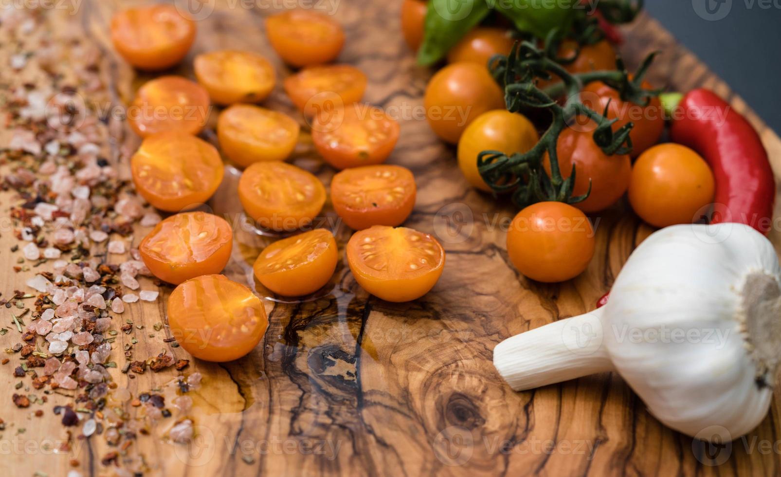 tomates cocktail orange solanum lycopersicum photo