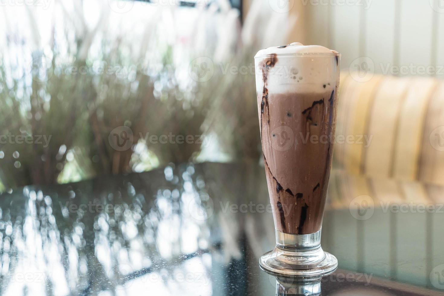 chocolat glacé sur la table photo