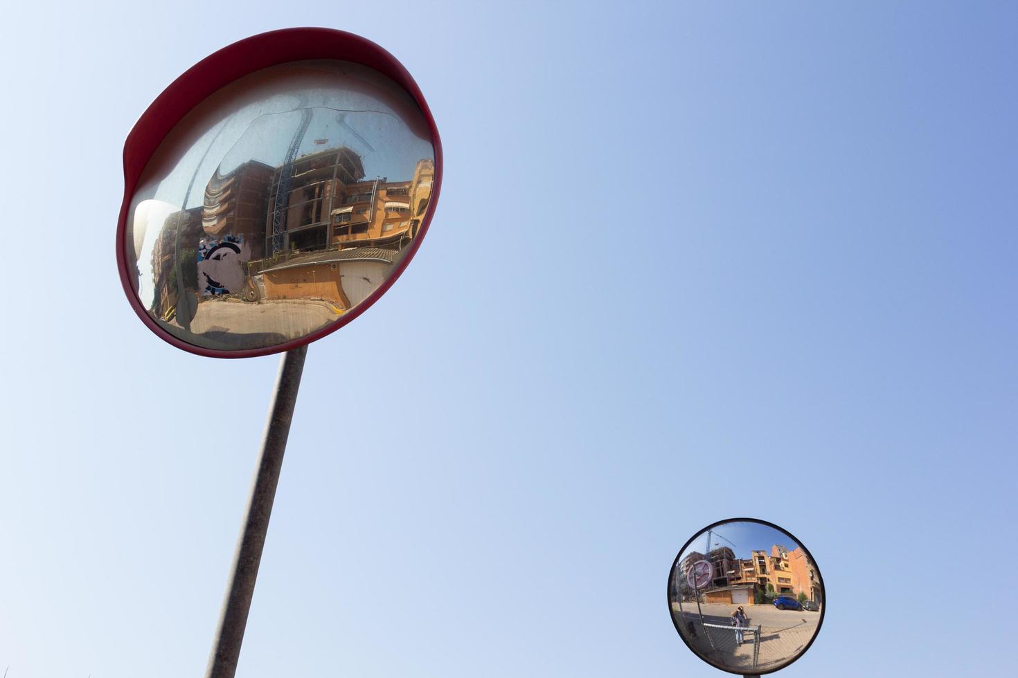 rétroviseurs pour que les conducteurs voient dans les virages photo