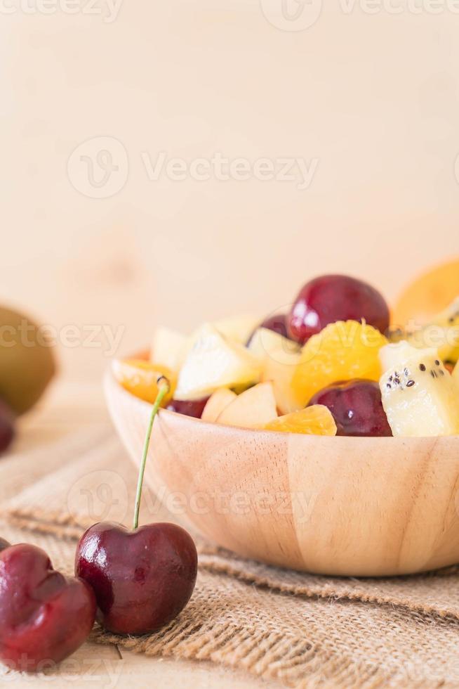 mélange de fruits en tranches photo