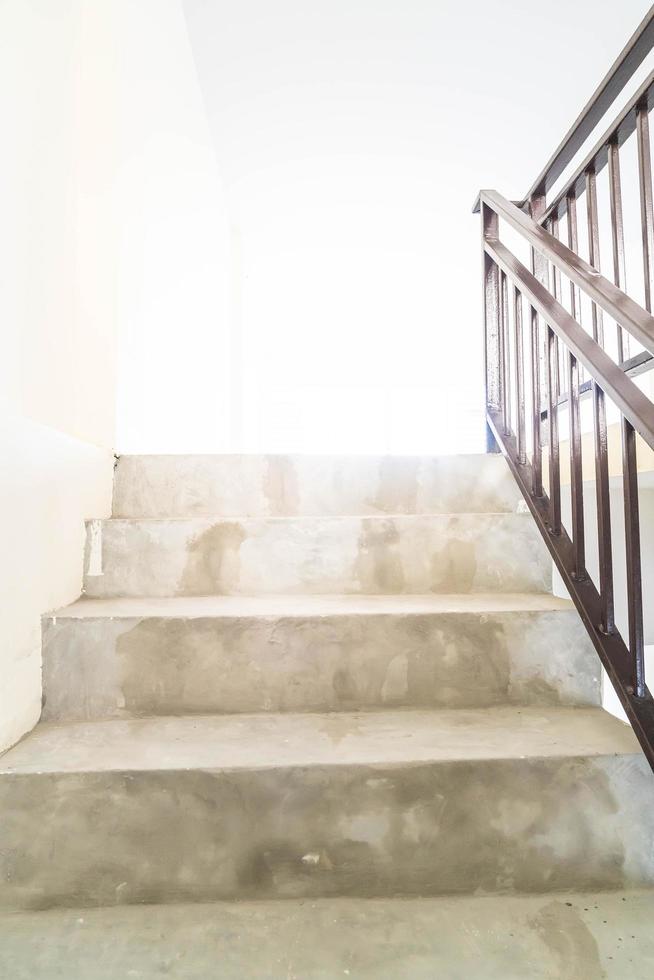 escalier vide intérieur de la maison photo