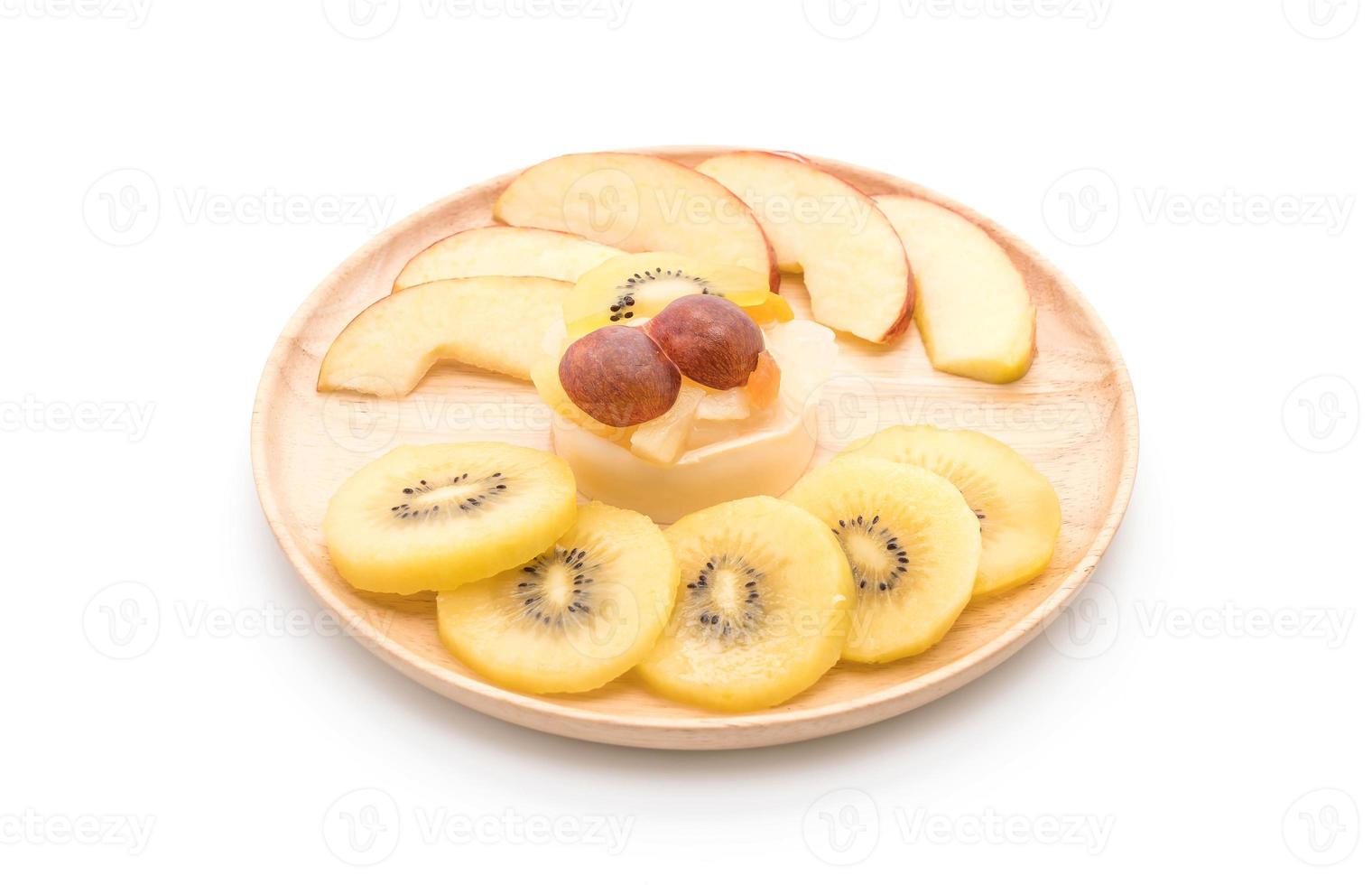 pudding fruits avec kiwi et pomme sur table photo