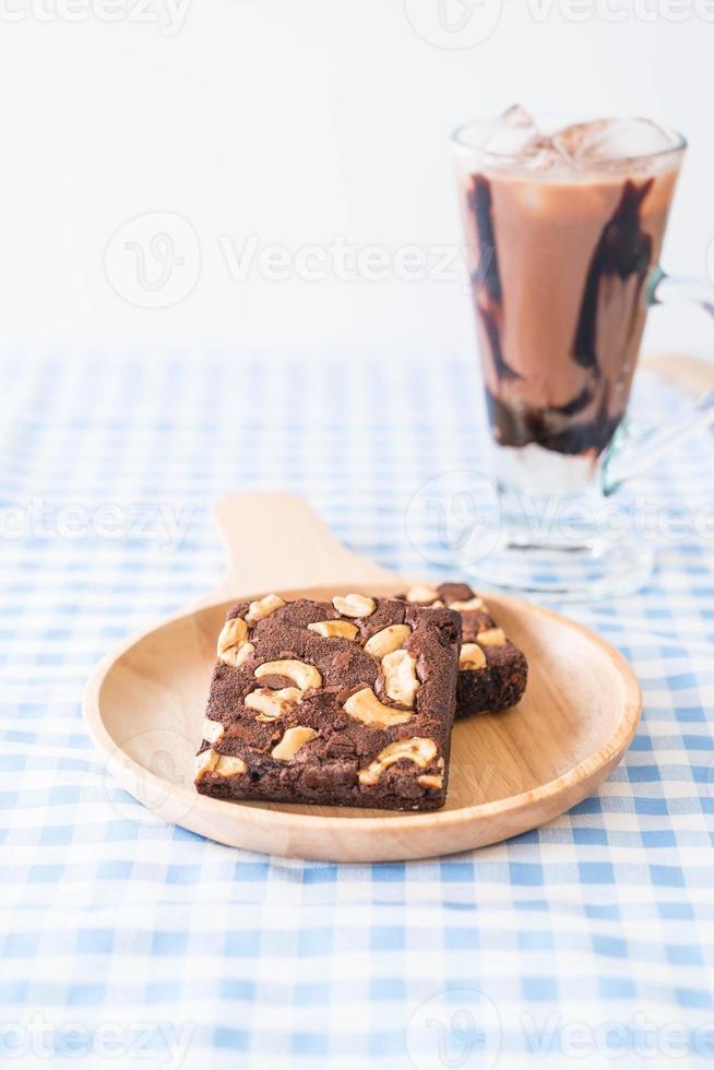brownies au chocolat sur la table photo