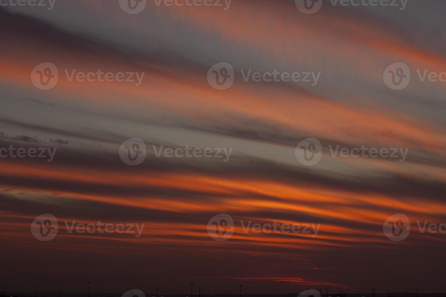 un coucher de soleil fou en israël vue sur la terre sainte photo