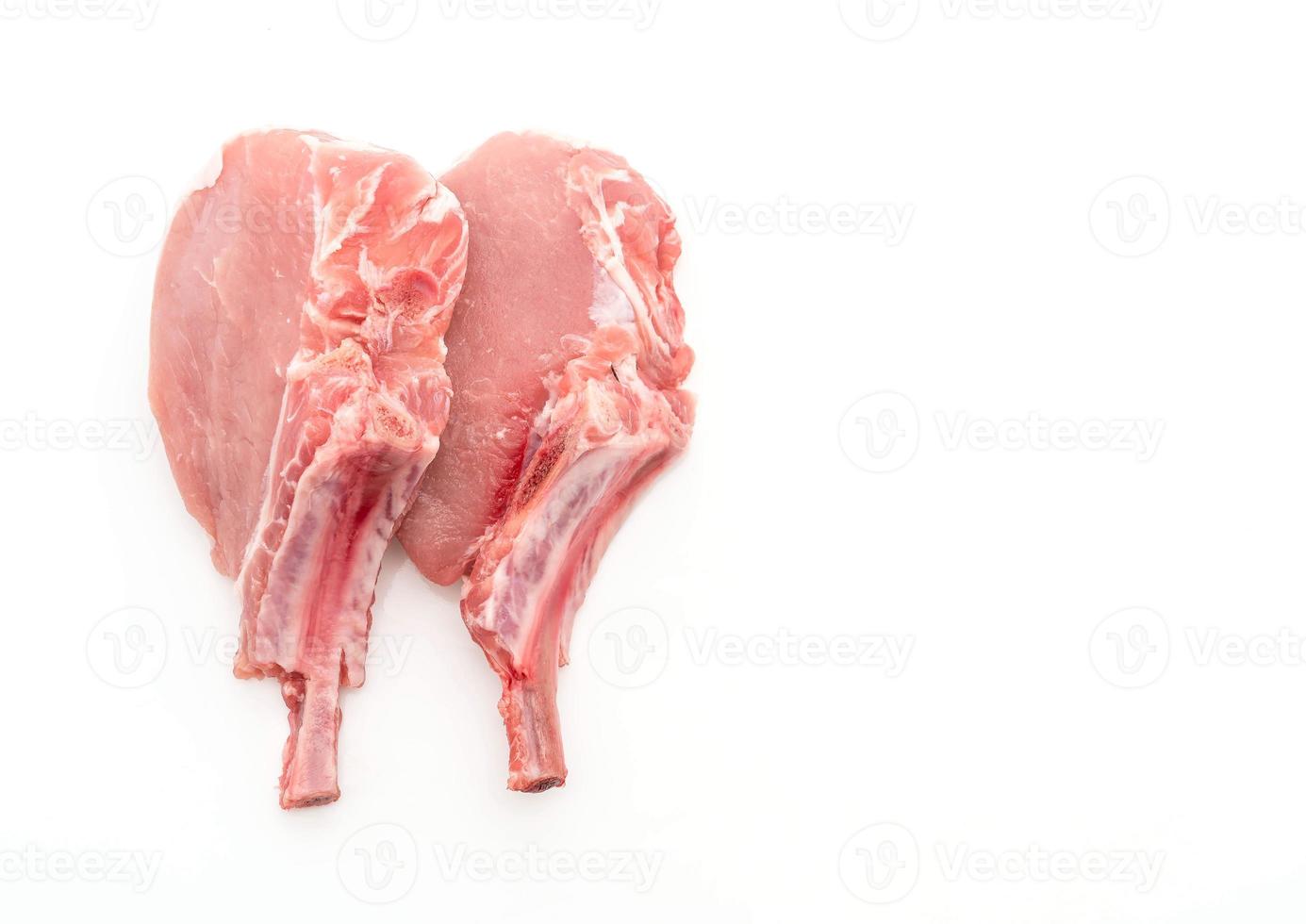 côtelette de porc frais sur fond blanc photo
